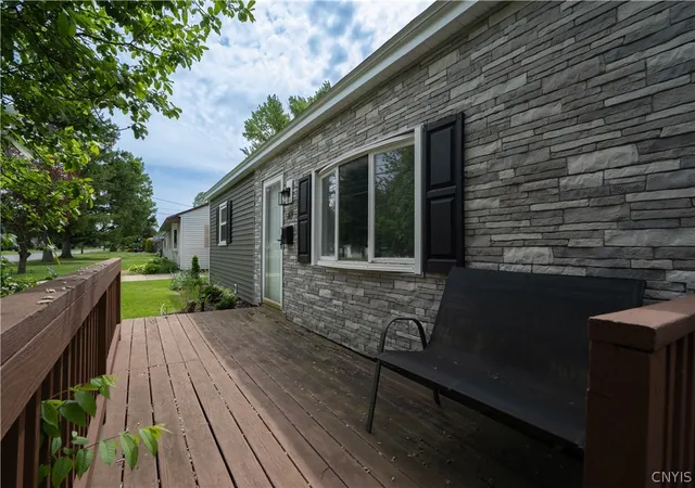 Homes for sale in New Hartford, NY | 69 Oakdale Ave S, New Hartford, NY 13413 | MLS# S1686365
