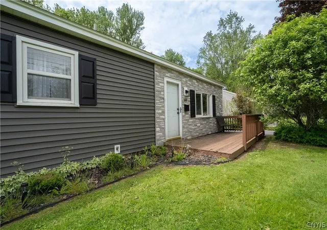 Homes for sale in New Hartford, NY | 69 Oakdale Ave S, New Hartford, NY 13413 | MLS# S1686365