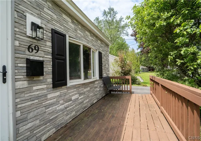 Homes for sale in New Hartford, NY | 69 Oakdale Ave S, New Hartford, NY 13413 | MLS# S1686365