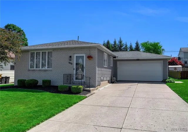 1st image of 288 Barbados Dr, Buffalo, NY 14227 | MLS# B1686170