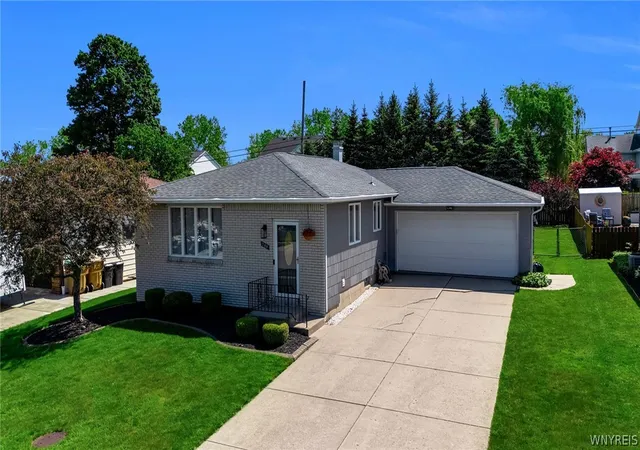 2nd image of 288 Barbados Dr, Buffalo, NY 14227 | MLS# B1686170