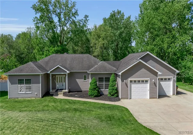 Homes for sale in Cheektowaga, NY | 1298 Como Park Blvd, Cheektowaga, NY 14043 | MLS# B1686016