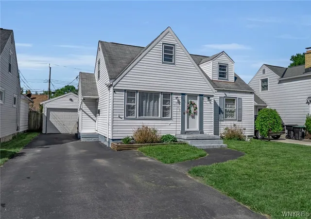 2nd image of 39 Leawood Dr, Tonawanda, NY 14150 | MLS# B1685288