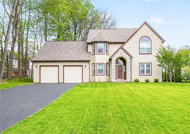 1st image of 4 Kerry Hill, Perinton, NY 14450 | MLS# R1685907