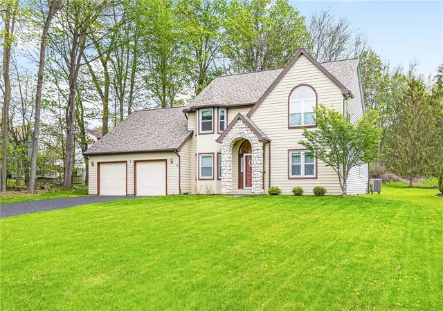3rd image of 4 Kerry Hill, Perinton, NY 14450 | MLS# R1685907