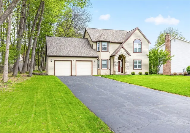 4th image of 4 Kerry Hill, Perinton, NY 14450 | MLS# R1685907