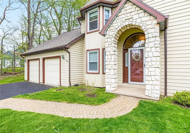 5th image of 4 Kerry Hill, Perinton, NY 14450 | MLS# R1685907