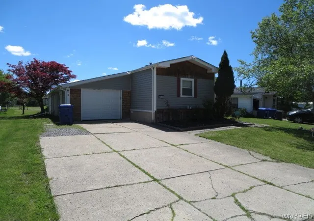 Homes for sale in Hamburg, NY | 67 W Canyon Dr, Hamburg, NY 14075 | MLS# B1686347
