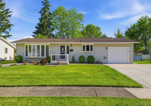 Homes for sale in Porter, NY | 558 Applewood Dr, Porter, NY 14174 | MLS# B1682194