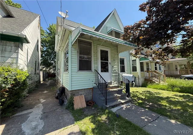 2nd image of 52 Gallatin Ave, Buffalo, NY 14207 | MLS# B1658345