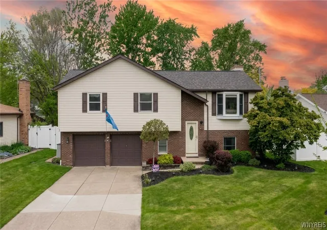 Homes for sale in Grand Island, NY | 1145 Sheree Dr, Grand Island, NY 14072 | MLS# B1685154