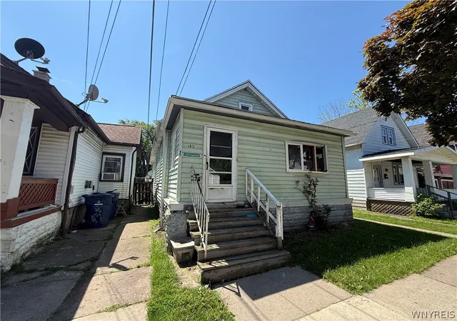 1st image of 163 Farmer St, Buffalo, NY 14207 | MLS# B1658349
