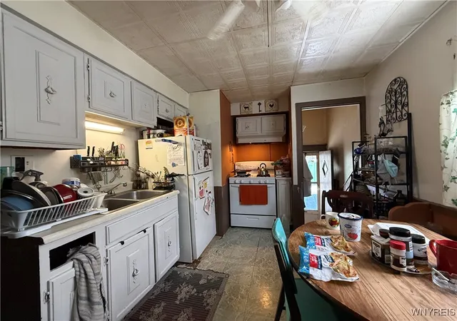 4th image of 163 Farmer St, Buffalo, NY 14207 | MLS# B1658349