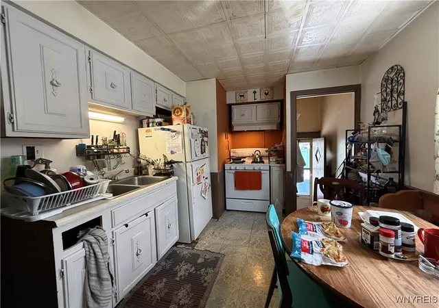 5th image of 163 Farmer St, Buffalo, NY 14207 | MLS# B1658349