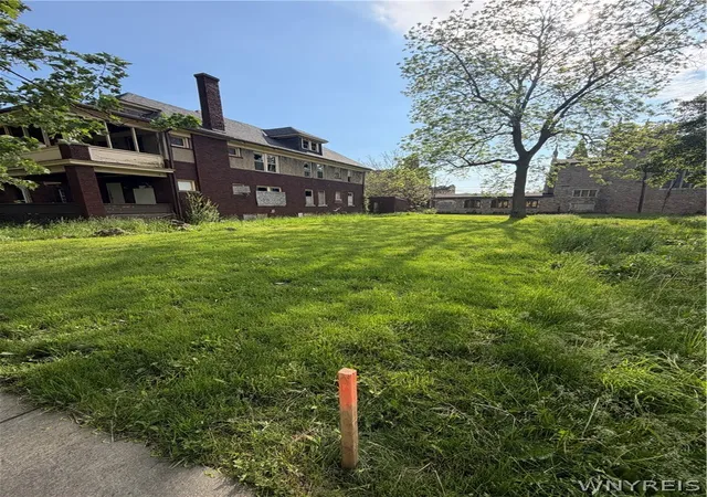 2nd image of 736 8th St, Niagara Falls, NY 14301 | MLS# B1682781