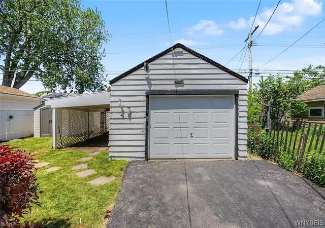 Homes for sale in Tonawanda, NY | 145 Hoover Ave, Tonawanda, NY 14217 | MLS# B1686224