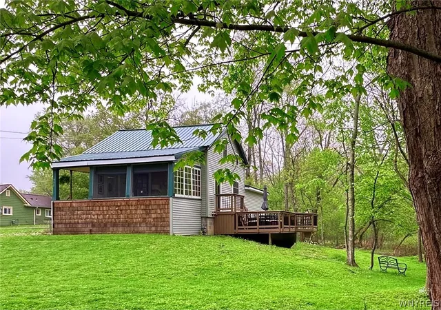 1st image of 953 Lawrence Ave, East Aurora, NY 14052 | MLS# B1686585