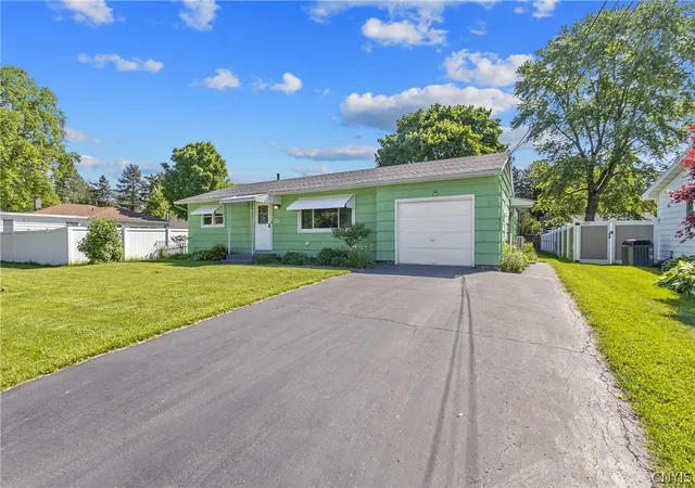 Homes for sale in De Witt, NY | 101 Stillwell Cir, De Witt, NY 13057 | MLS# S1685059