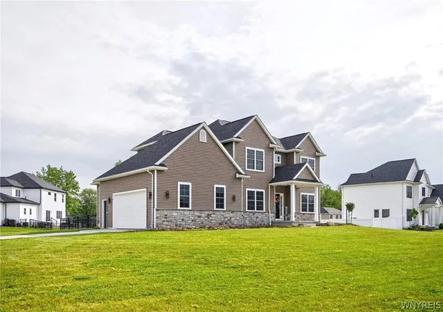 3rd image of 4 Wentworth Dr, Orchard Park, NY 14127 | MLS# B1686306