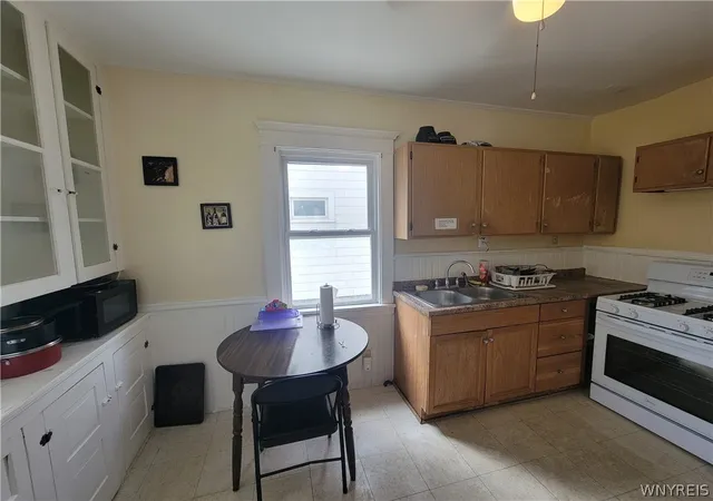5th image of 135 Englewood Ave, Buffalo, NY 14214 | MLS# B1686435