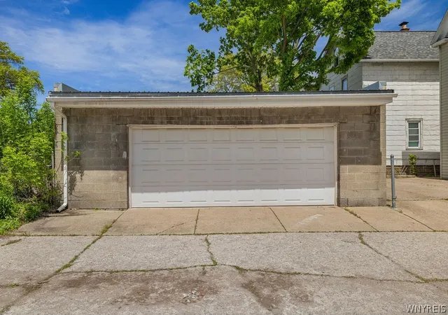 Listing Photo 5 - Condo for sale in building located at 816 22nd St, Niagara Falls, NY 14301