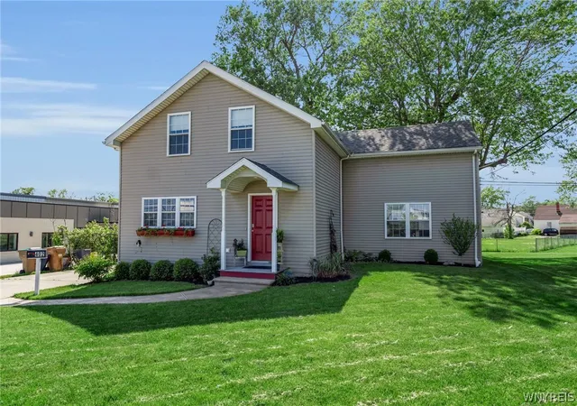 2nd image of 402 Cayuga Rd, Buffalo, NY 14225 | MLS# B1686179
