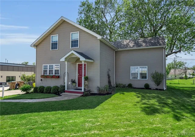 Photo 3 of Single family home for sale at 402 Cayuga Rd, Buffalo, NY 14225 | MLS# B1686179 | Listing updated on 2026-06-08