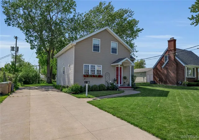 Photo 3 of Single family home for sale at 402 Cayuga Rd, Buffalo, NY 14225 | MLS# B1686179 | Listing updated on 2026-06-08