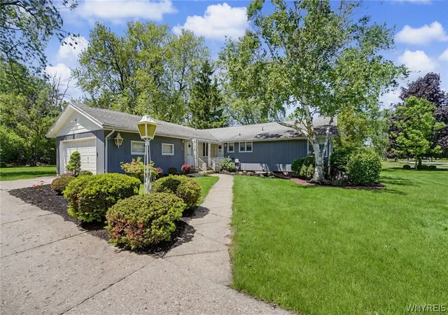 Homes for sale in Amherst, NY | 249 W Maplemere Rd, Amherst, NY 14221 | MLS# B1686153