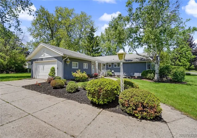 Homes for sale in Amherst, NY | 249 W Maplemere Rd, Amherst, NY 14221 | MLS# B1686153