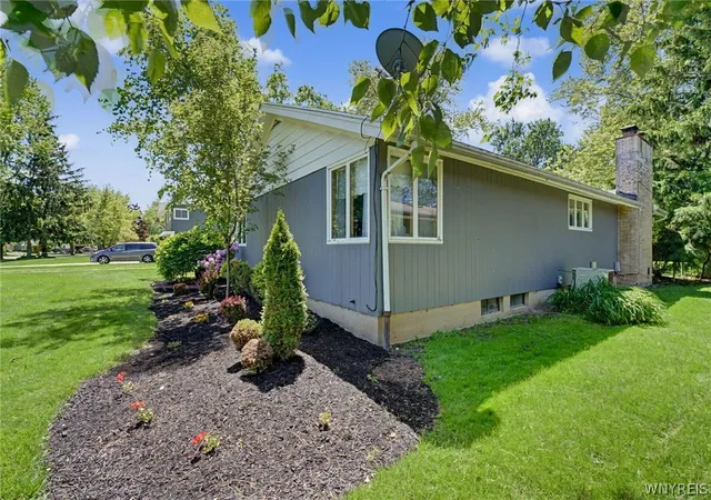 Homes for sale in Amherst, NY | 249 W Maplemere Rd, Amherst, NY 14221 | MLS# B1686153