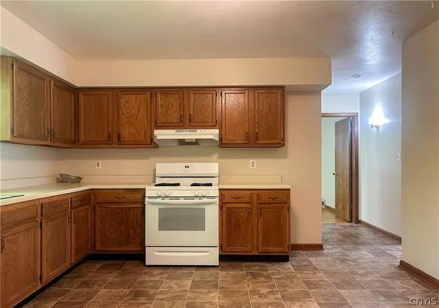 Listing Photo 5 - Condo for sale in building located at 389 Lillian Ave, Syracuse, NY 13206
