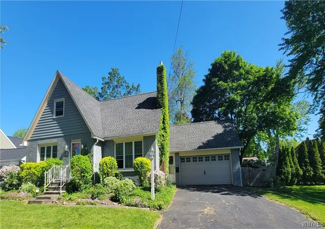 2nd image of 603 Willow St, Lockport City, NY 14094 | MLS# B1686431