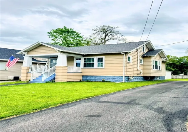 2nd image of 104 Wells Pl, Utica, NY 13502 | MLS# S1686195