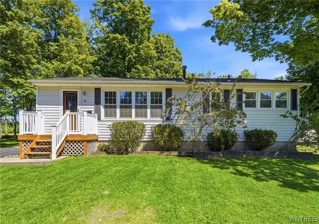 Homes for sale in Newstead, NY | 34 Crescent Dr, Newstead, NY 14001 | MLS# B1686698