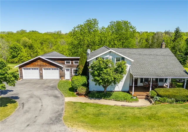 Homes for sale in Palmyra, NY | 1014 Cornwall Rd, Palmyra, NY 14522 | MLS# R1685443
