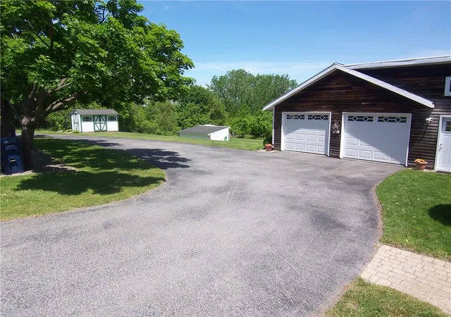 Homes for sale in Palmyra, NY | 1014 Cornwall Rd, Palmyra, NY 14522 | MLS# R1685443