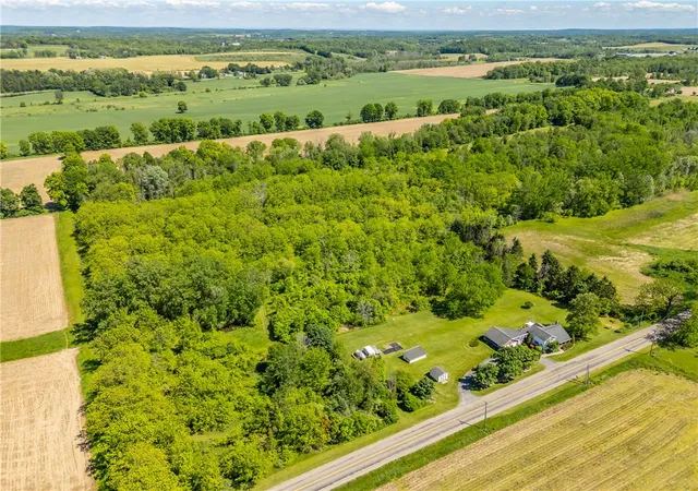 Homes for sale in Palmyra, NY | 1014 Cornwall Rd, Palmyra, NY 14522 | MLS# R1685443
