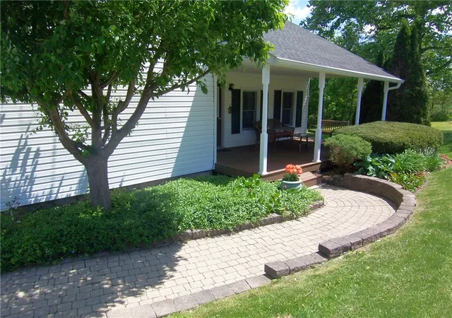 Homes for sale in Palmyra, NY | 1014 Cornwall Rd, Palmyra, NY 14522 | MLS# R1685443