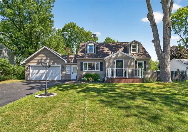 1st image of 218 Oakwood Ln, Webster, NY 14580 | MLS# R1686461