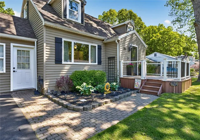 3rd image of 218 Oakwood Ln, Webster, NY 14580 | MLS# R1686461