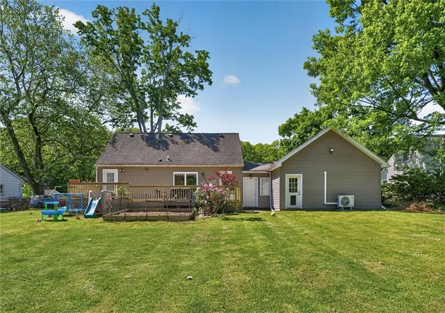 5th image of 218 Oakwood Ln, Webster, NY 14580 | MLS# R1686461