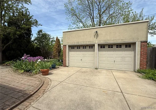 Homes for sale in Niagara Falls, NY | 664 Orchard Pkwy, Niagara Falls, NY 14301 | MLS# B1683977