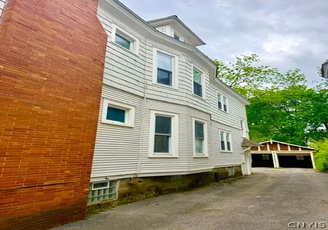 2nd image of 709 Clarendon St #11, Syracuse, NY 13210 | MLS# S1686137