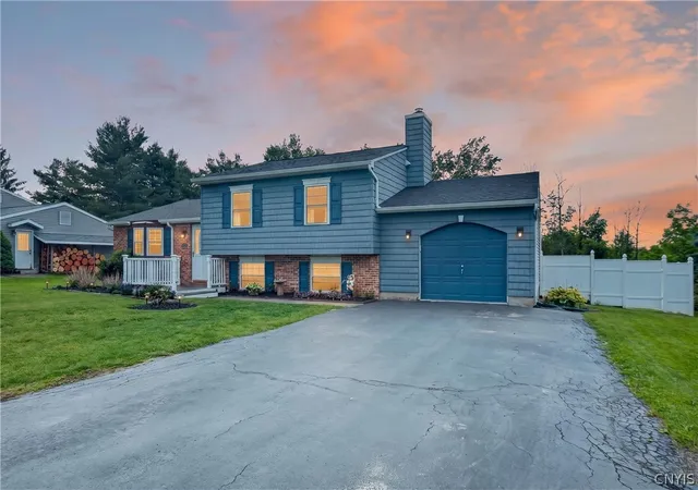 Homes for sale in New Hartford, NY | 7 Clintonview Rd, New Hartford, NY 13413 | MLS# S1685600