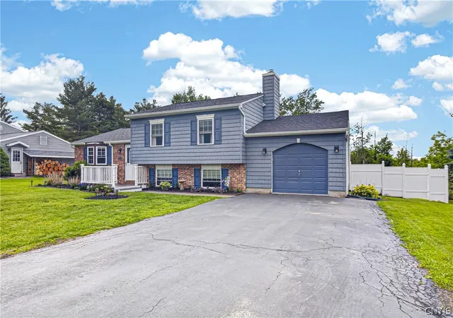 Homes for sale in New Hartford, NY | 7 Clintonview Rd, New Hartford, NY 13413 | MLS# S1685600
