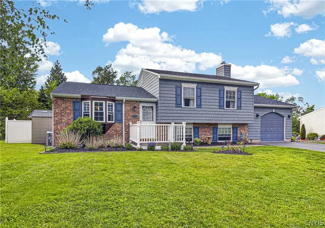 Homes for sale in New Hartford, NY | 7 Clintonview Rd, New Hartford, NY 13413 | MLS# S1685600