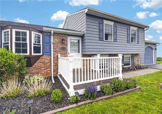 Homes for sale in New Hartford, NY | 7 Clintonview Rd, New Hartford, NY 13413 | MLS# S1685600