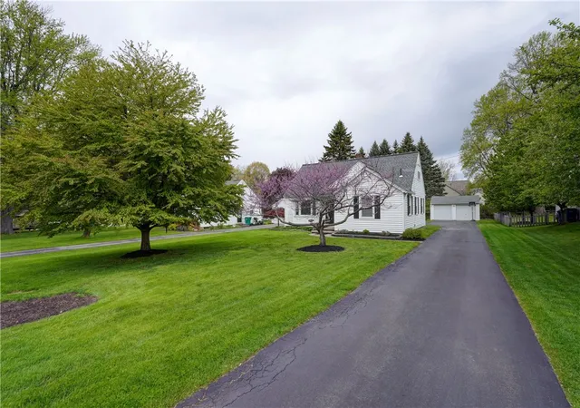 Homes for sale in Penfield, NY | 32 Rossman Dr, Penfield, NY 14580 | MLS# R1684624