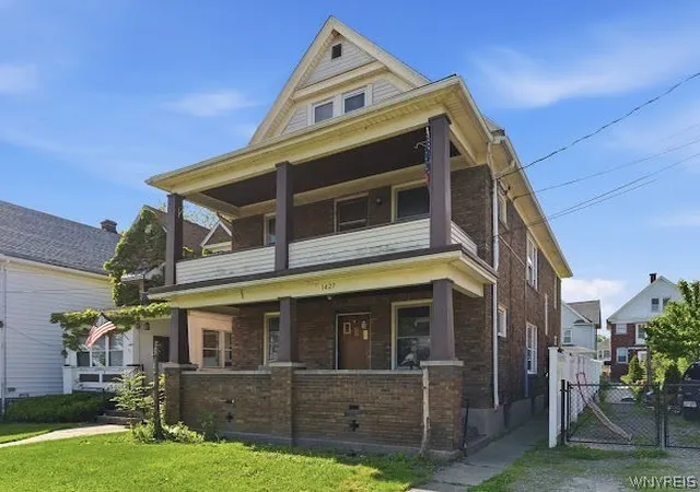 Photo 3 of Sale Pending at 1427 Fort Ave, Niagara Falls, NY 14303 | MLS# B1686799 | Listing updated on 2026-06-09